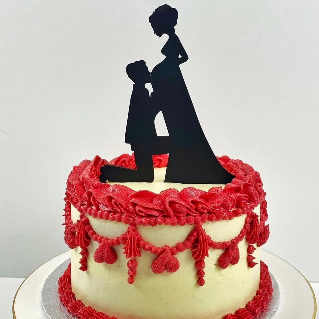 Baby Shower Cake Topper / Dad Kissing the belly. - KnK krafts